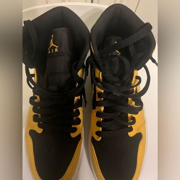 Nike Air Jordan 1 Mid Reverse New Love Size 8.5 554724-071 main image 4